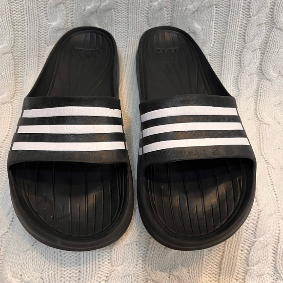 Unisex adidas slides - Picture 1 of 8